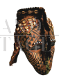Maschera tribale africana antica con perline e pelle di leopardo