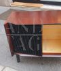 Piccola credenzina vintage in palissandro con anta zigrinata nera