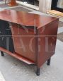 Piccola credenzina vintage in palissandro con anta zigrinata nera