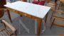Tavolo da cucina con cassetti e piano in marmo