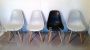 Set di 8 sedie in stile Charles Eames in vari colori