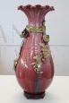 Vaso antico di fine '800 in ceramica rosa con decori in bronzo                            