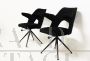 Coppia di sedie da ufficio design girevoli in velluto nero, anni '70                            