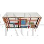 Credenza a tre ante in vetro multicolore con interni a specchio