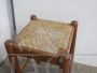 Coppia di sgabelli rustici in olmo con seduta in paglia, anni '80