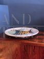Piatto centrotavola rotondo in ceramica con pesce, anni '90                            