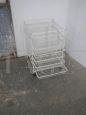 Carrello espositore vintage in rete metallica con 7 cassetti