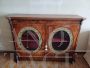 Credenza antica vittoriana con due ante a vetro                            