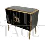 Credenza a due ante in vetro nero e ottone dorato                            