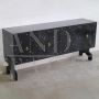 Credenza a quattro ante in pergamena nera                            