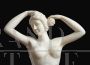 Scultura antica in marmo bianco statuario con soggetto femminile