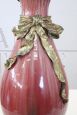 Vaso antico di fine '800 in ceramica rosa con decori in bronzo