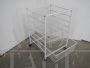 Carrello espositore vintage in metallo bianco con cassetti