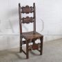 Sedia rinascimentale in noce intagliato, XVII secolo                           