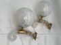 Coppia di applique a sfera attr. Seguso in vetro di Murano e ottone, 1950                            