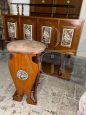 Mobile bar vintage in legno con dettagli in ceramica dipinta e ottone                            
