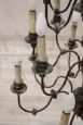 Grande lampadario antico in legno e ferro, inizi XX secolo, con 24 luci