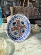 Piatto antico francese in maiolica con tulipani, XIX secolo