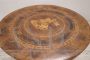 Tavolo antico rotondo in legno di noce intarsiato, metà XIX secolo