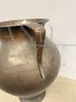 Vaso ad anfora antico in rame martellato con due manici, XVIII secolo