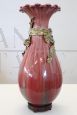 Vaso antico di fine '800 in ceramica rosa con decori in bronzo                            