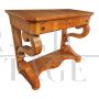 Consolle in legno con intagli                            