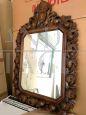 Specchio in legno massello intagliato a foglie d'acanto