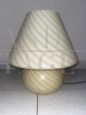 Lampada a fungo in vetro di Murano con lavorazione a vortice                            