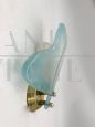 Coppia di lampade appliques a foglia in vetro di Murano azzurro, attr. Seguso