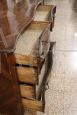 Comò antico del XVIII secolo con intarsi a rombi, epoca Luigi XV