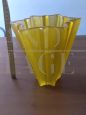Vaso Art Decò attribuito a Pierre d' Avesn per Daum in vetro giallo                            