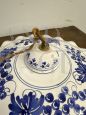 Coppia di lampadari vintage in ceramica dipinti a mano con decori blu