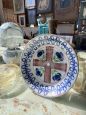 Piatto antico francese in maiolica con tulipani, XIX secolo