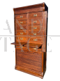 Schedario archivio vintage in legno con cassetti e serrandina                            