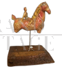 Scultura contemporanea in terracotta smaltata con figura a cavallo                            