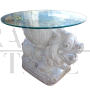 Tavolino vintage stile etnico con base di leone in ceramica bianca e piano in vetro                            