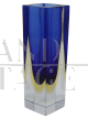 Piccolo vaso anni '70 in vetro di Murano sommerso blu e giallo                            