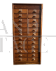 Schedario vintage a cassetti in legno di quercia                            