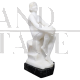 Scultura di donna Art Déco in marmo bianco                            