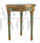 Tavolino in stile Luigi Filippo laccato verde e oro con piano rotondo in marmo                            