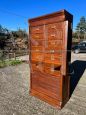 Schedario archivio vintage in legno con cassetti e serrandina