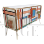 Credenza a tre ante in vetro multicolore con interni a specchio                            