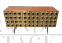 Credenza a tre ante in ottone con inserti circolari in vetro rosso