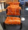 Poltrona e pouf Samurai di Frigerio in alcantara arancione