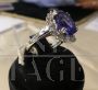 Anello in oro bianco con diamanti e grande tanzanite centrale