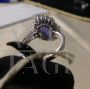 Anello in oro bianco con diamanti e grande tanzanite centrale