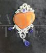 Spilla maxi in oro bianco con cuore di corallo, diamanti e tanzanite