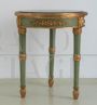 Tavolino in stile Luigi Filippo laccato verde e oro con piano rotondo in marmo