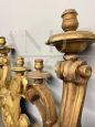 Antica coppia di grandi applique in legno dorato e intagliato, XIX secolo