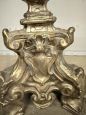 Splendido candeliere del XVIII secolo in metallo argentato                            